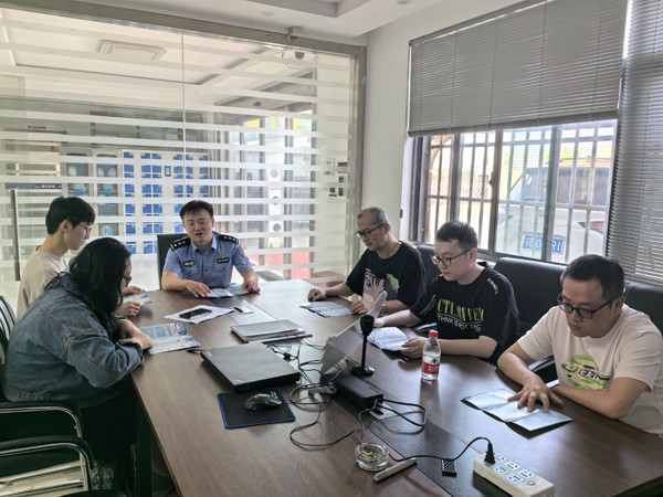 打擊整治網(wǎng)絡(luò)謠言，我們?cè)谛袆?dòng)！